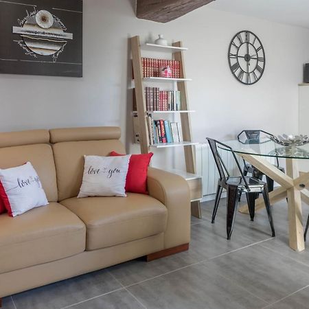 Le Dionysien *** Villa Saint-Denis-de lʼHôtel Екстериор снимка