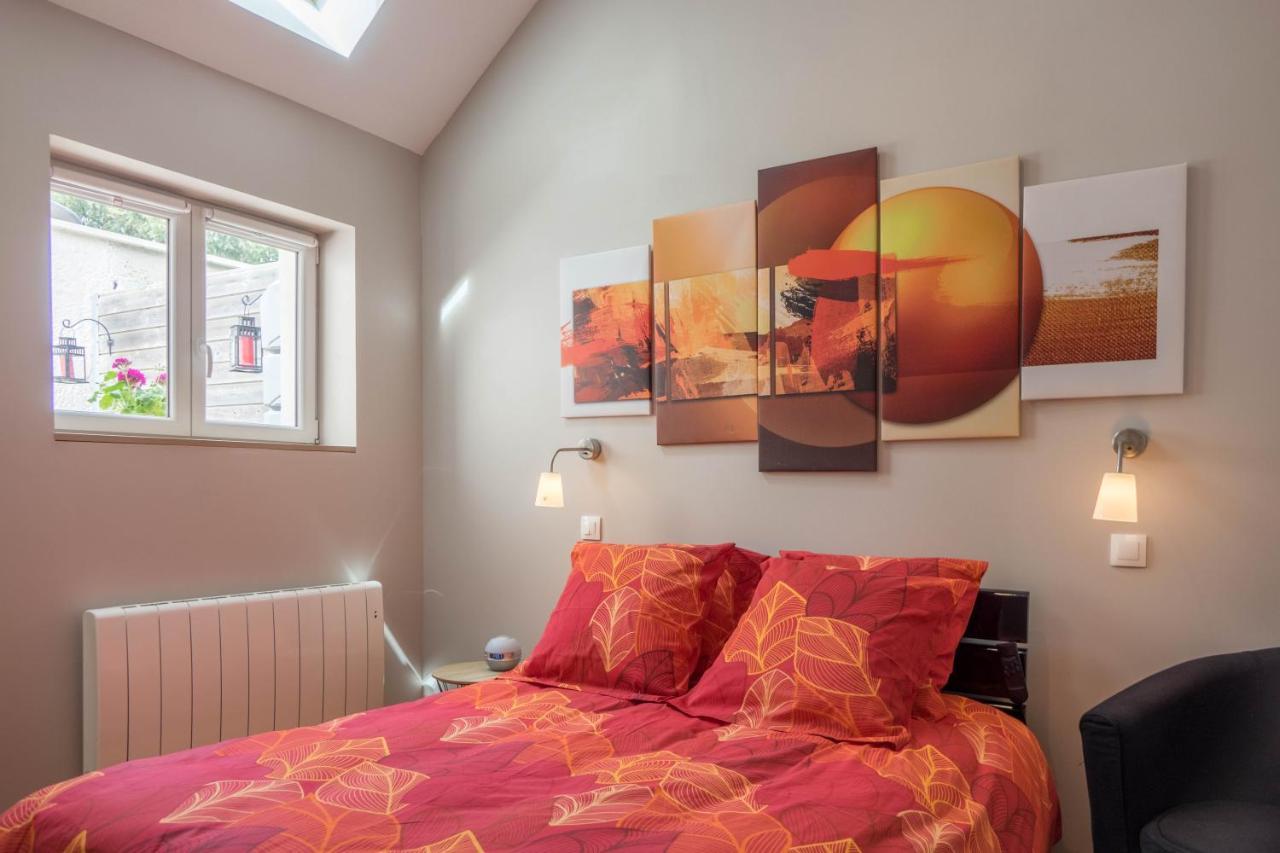 Le Dionysien *** Villa Saint-Denis-de lʼHôtel Екстериор снимка