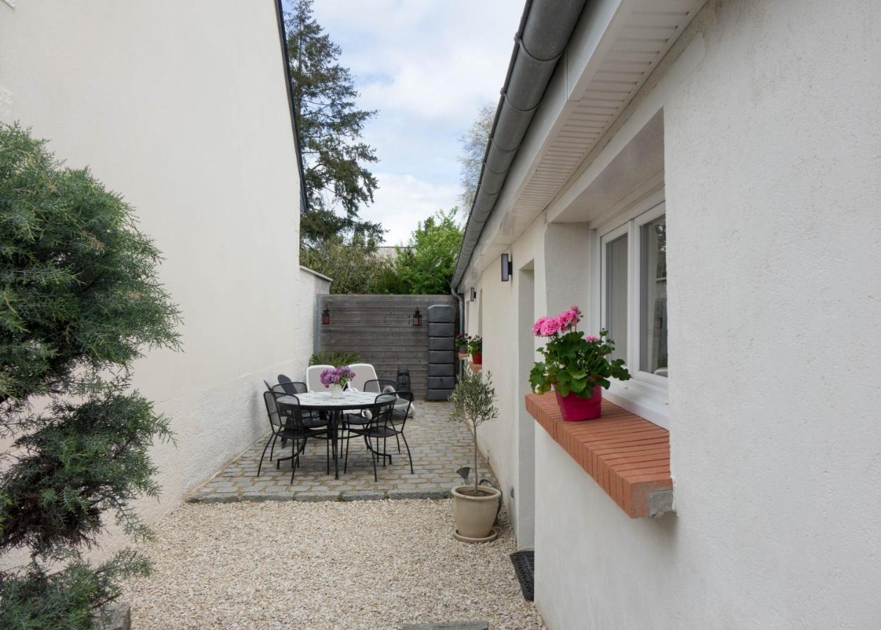 Le Dionysien *** Villa Saint-Denis-de lʼHôtel Екстериор снимка