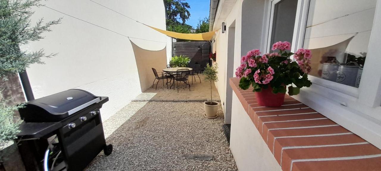 Le Dionysien *** Villa Saint-Denis-de lʼHôtel Екстериор снимка