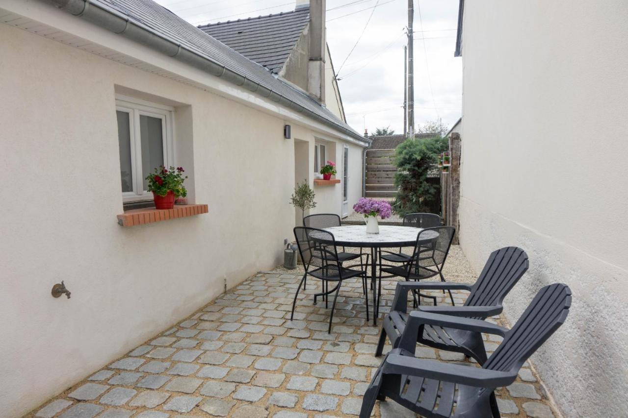 Le Dionysien *** Villa Saint-Denis-de lʼHôtel Екстериор снимка